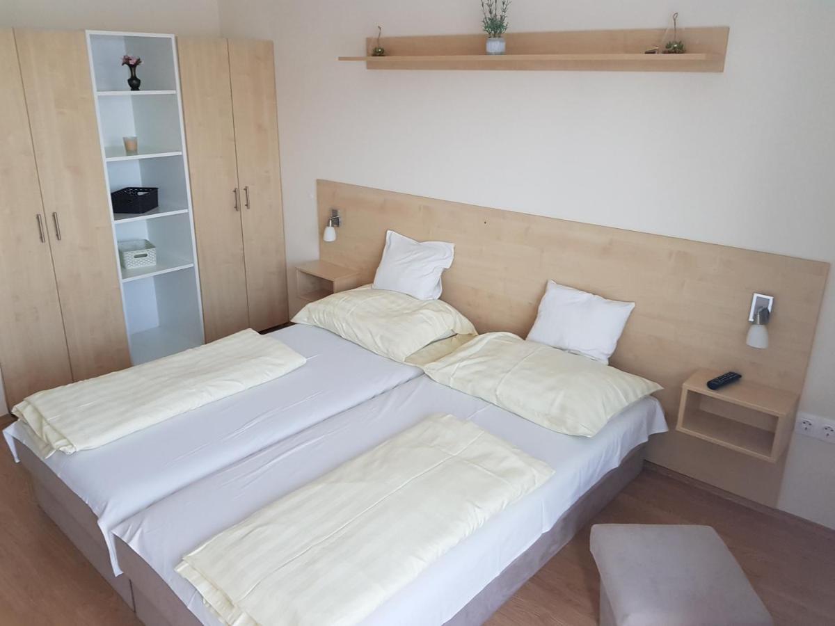 Szaloky Apartmanhaz เจเนชดิแอช ภายนอก รูปภาพ