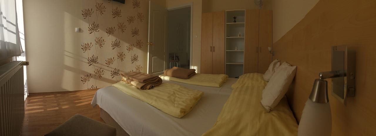 Szaloky Apartmanhaz เจเนชดิแอช ภายนอก รูปภาพ