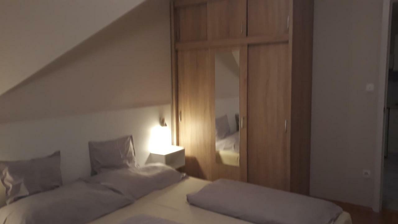 Szaloky Apartmanhaz เจเนชดิแอช ภายนอก รูปภาพ