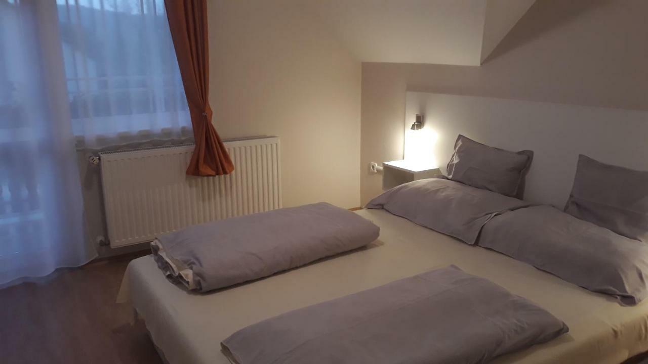 Szaloky Apartmanhaz เจเนชดิแอช ภายนอก รูปภาพ
