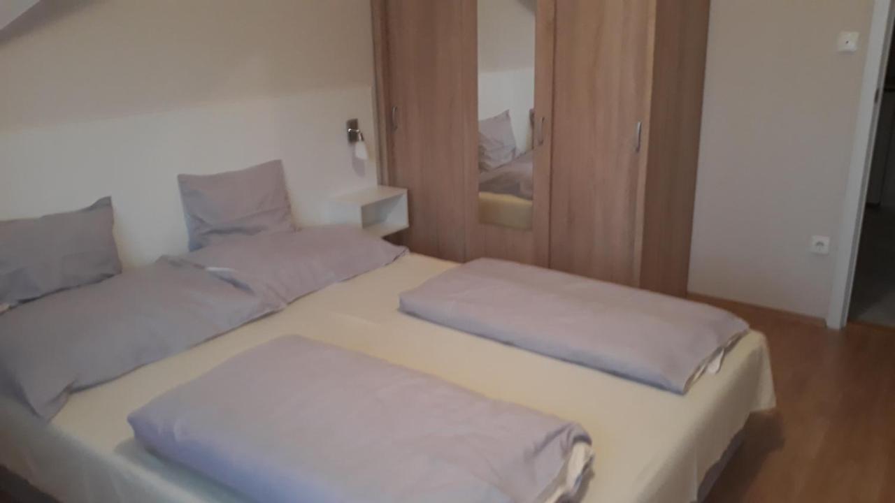 Szaloky Apartmanhaz เจเนชดิแอช ภายนอก รูปภาพ