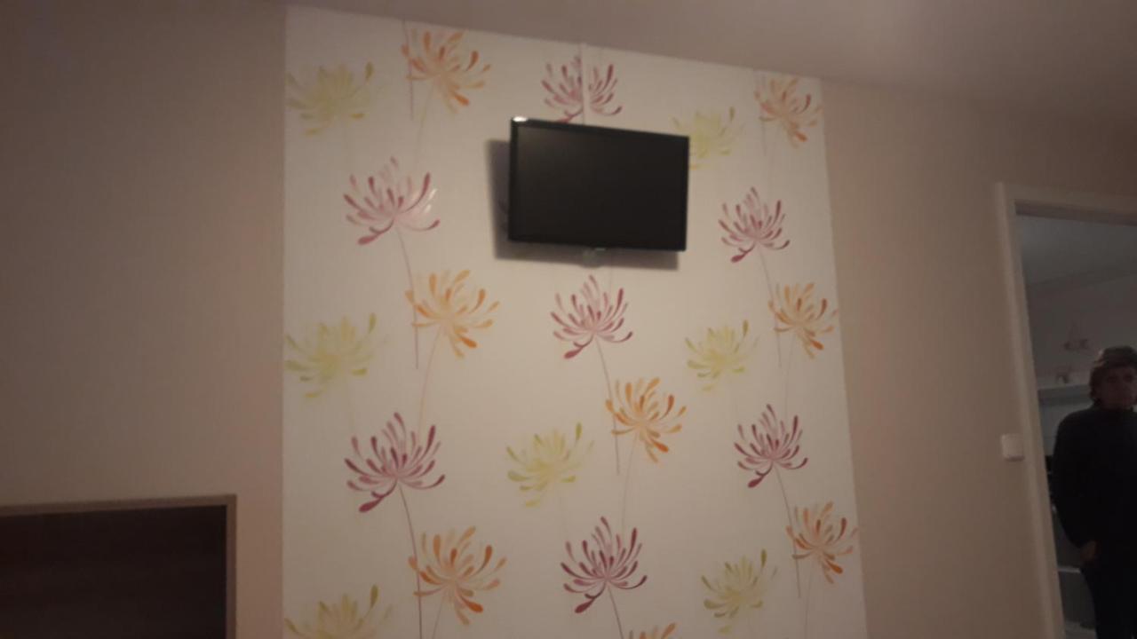 Szaloky Apartmanhaz เจเนชดิแอช ภายนอก รูปภาพ